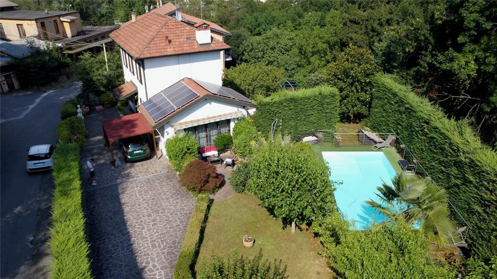 Villa de 3 dormitorios en Villa Guardia, Italy No. 324258