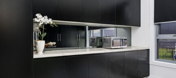 13 bedrooms House in Bardia, Australia No. 995 6