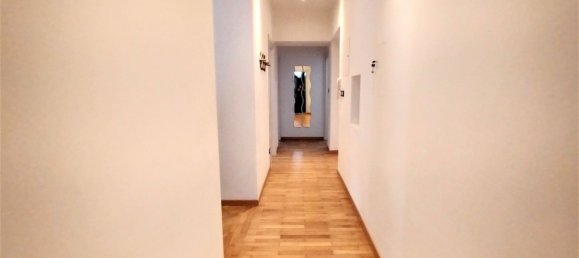 5-salle Appartement à Trieste, Italy No. 251184 8