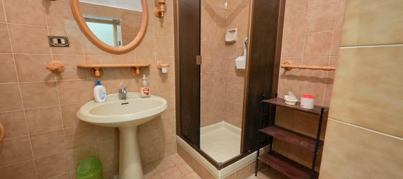 5 rooms Apartment in Genoa, Italy No. 189197 5