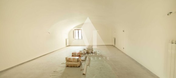 4-salle Propriété commerciale à L'Aquila, Italy No. 124499 20