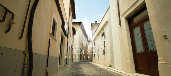 4-salle Propriété commerciale à L'Aquila, Italy No. 124499 21
