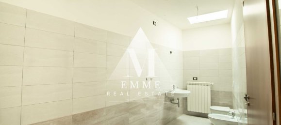 4-salle Propriété commerciale à L'Aquila, Italy No. 124499 8