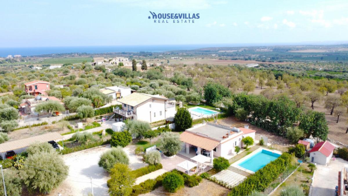 3 bedrooms Villa in Noto, Italy No. 111568