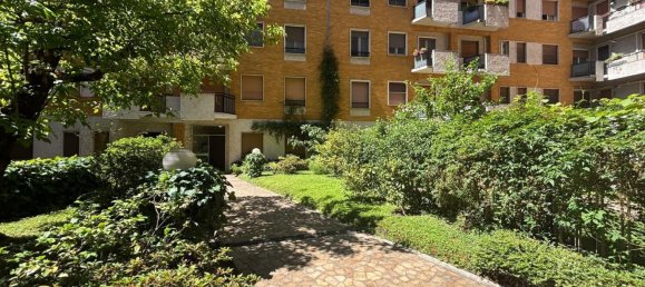 2 bedrooms Apartment in Milan, Italy No. 357819 2