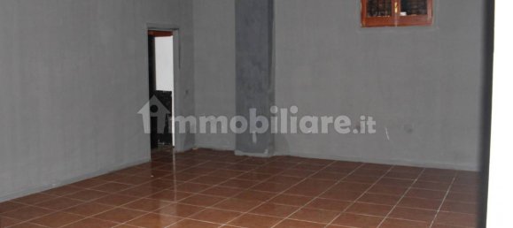 2 rooms Commercial property in Vercelli, Italy No. 142981 12