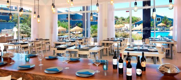 Отель, гостиница с 30 спальнями в Луш, Португалия № 135899 13