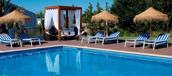 Отель, гостиница с 30 спальнями в Луш, Португалия № 135899 29