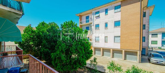 3-salle Appartement à Mede, Italy No. 305130 13