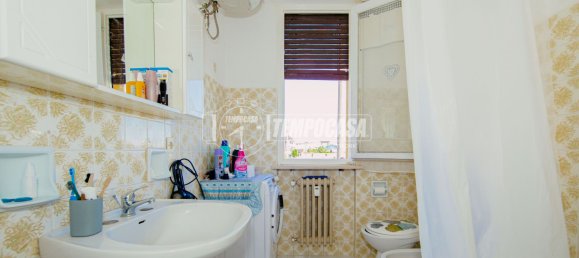 3-salle Appartement à Mede, Italy No. 305130 7