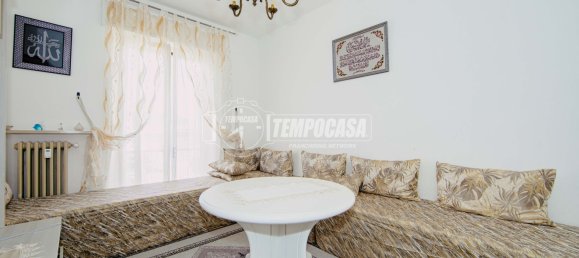 3-salle Appartement à Mede, Italy No. 305130 4