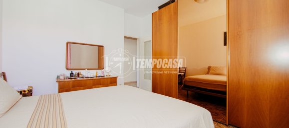 3-salle Appartement à Mede, Italy No. 305130 6