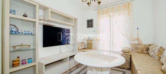 3-salle Appartement à Mede, Italy No. 305130 18