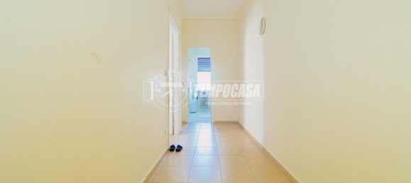 3-salle Appartement à Mede, Italy No. 305130 5