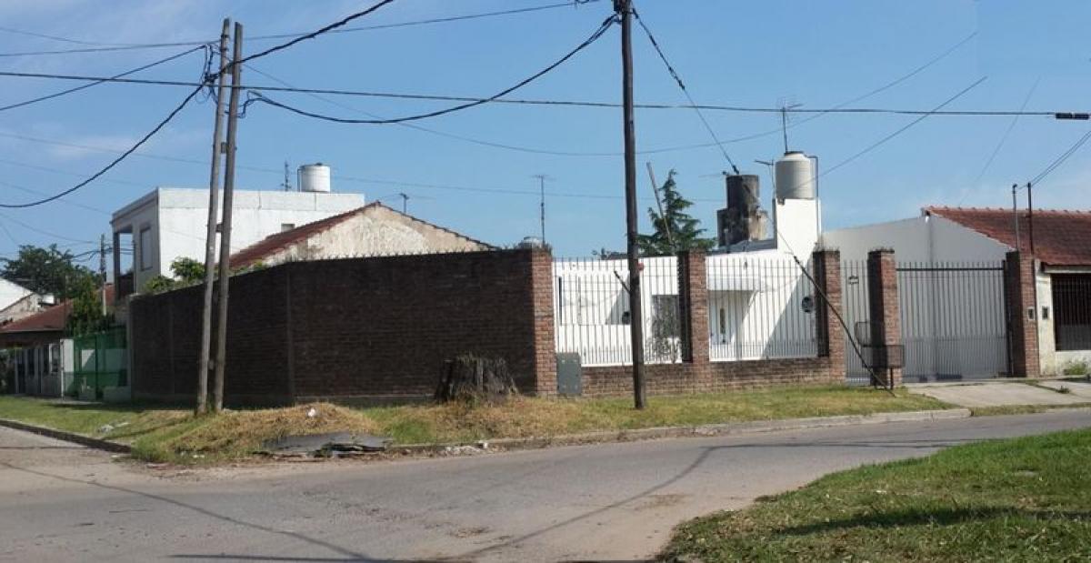 2 bedrooms House in Almirante Brown, Argentina No. 75109