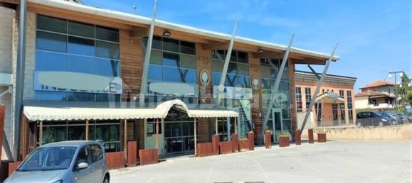 Gewerbliche Immobilie in Montecosaro, Italy 625m², Nr. 316998 5