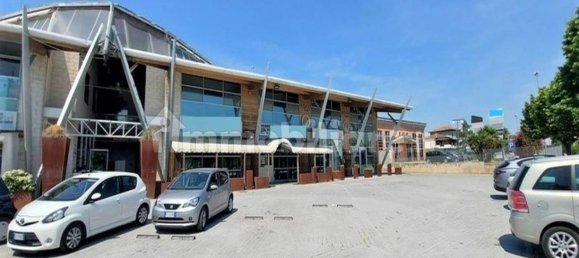 Gewerbliche Immobilie in Montecosaro, Italy 625m², Nr. 316998 6