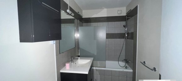 Studio in Orleans, France No. 93904 3