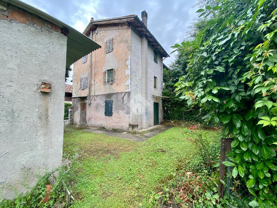 Casa de 6 habitaciónes en Pordenone, Italy No. 17641