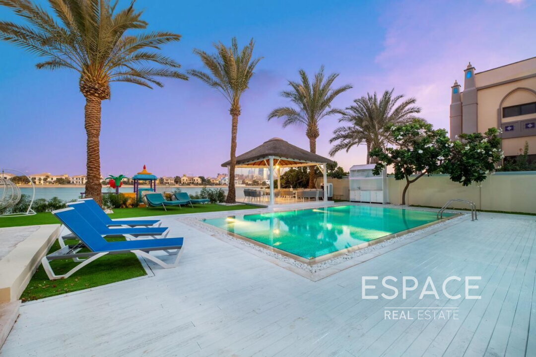 5 bedrooms Villa in Palm Jumeirah, UAE No. 106167