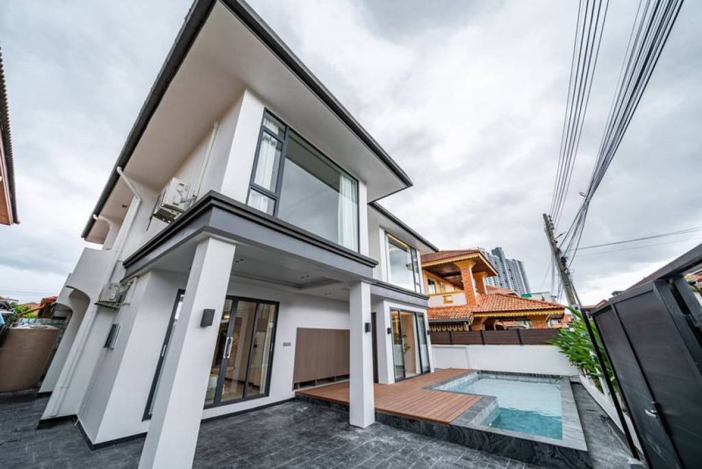 Casa de 6 dormitorios en Pattaya, Thailand No. 61710