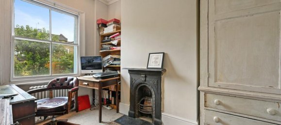 3 bedrooms House in London, United Kingdom No. 3692 8