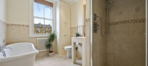 3 bedrooms House in London, United Kingdom No. 3692 6