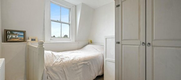 3 bedrooms House in London, United Kingdom No. 3692 9