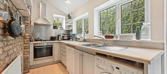 3 bedrooms House in London, United Kingdom No. 3692 3