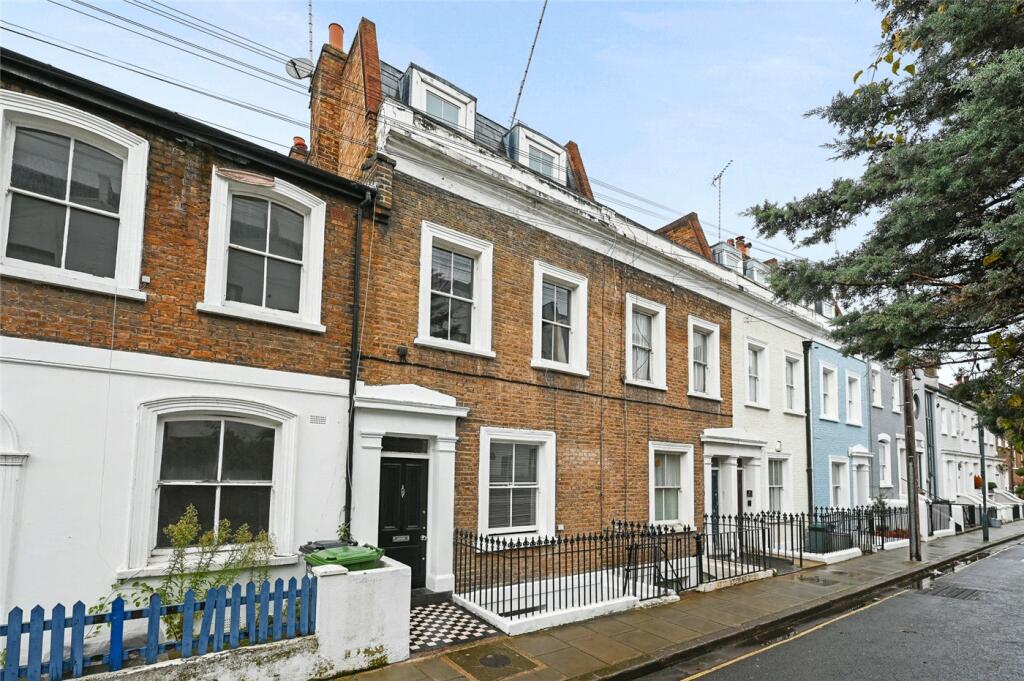 3 bedrooms House in London, United Kingdom No. 3692