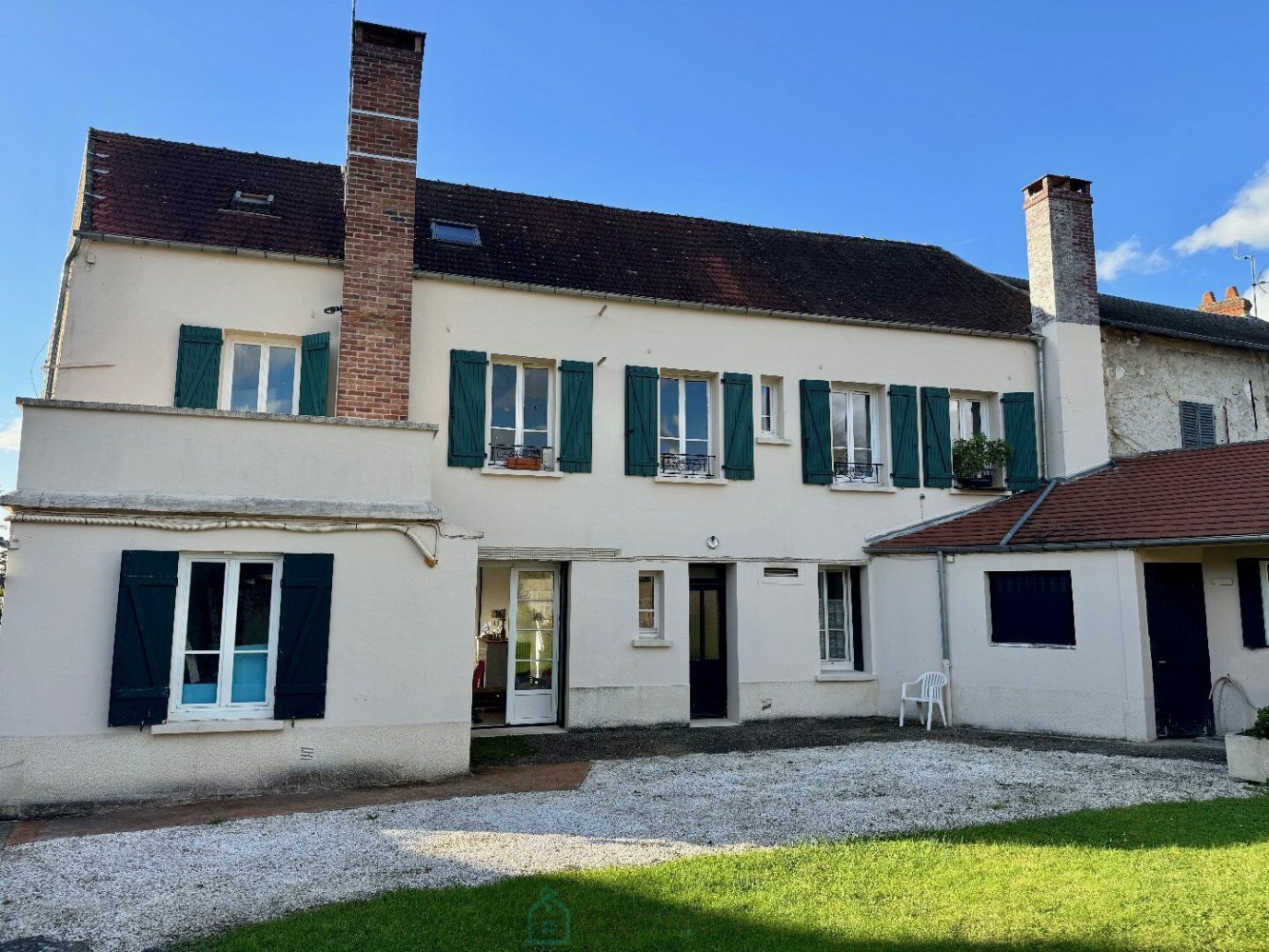 300m² Hotel in Val-d'Oise, France No. 327171