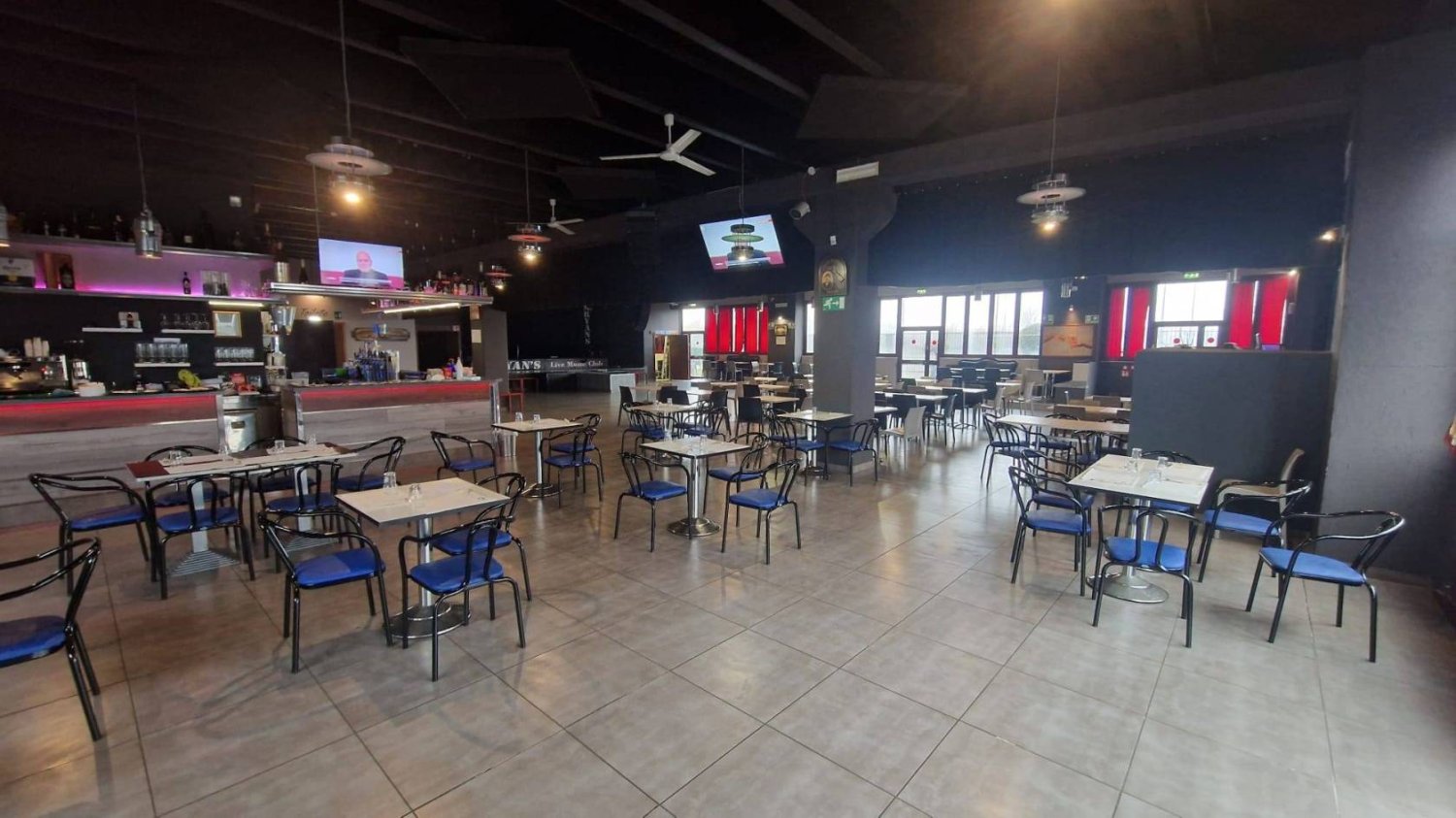 4غرفة عقار تجاري في Moncalieri, Italy رقم 16697