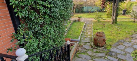 5 rooms House in Carrara, Italy No. 45788 8