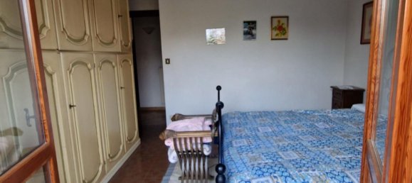5 rooms House in Carrara, Italy No. 45788 18