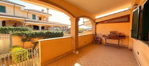 Дом с 3 комнатами в Ардеа, Италия № 9607 3