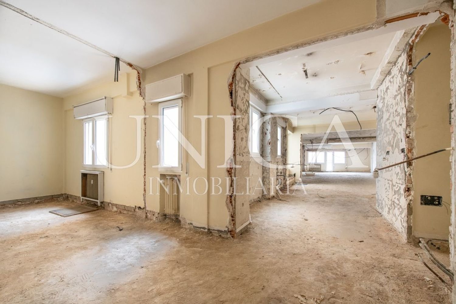 4 bedrooms Apartment in Madrid, Spain No. 85276