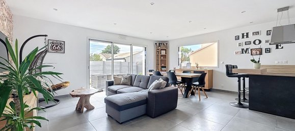 3 bedrooms House in Saint-Michel-Chef-Chef, France No. 307049 2