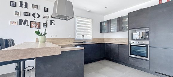 3 bedrooms House in Saint-Michel-Chef-Chef, France No. 307049 5