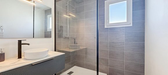 3 bedrooms House in Saint-Michel-Chef-Chef, France No. 307049 7