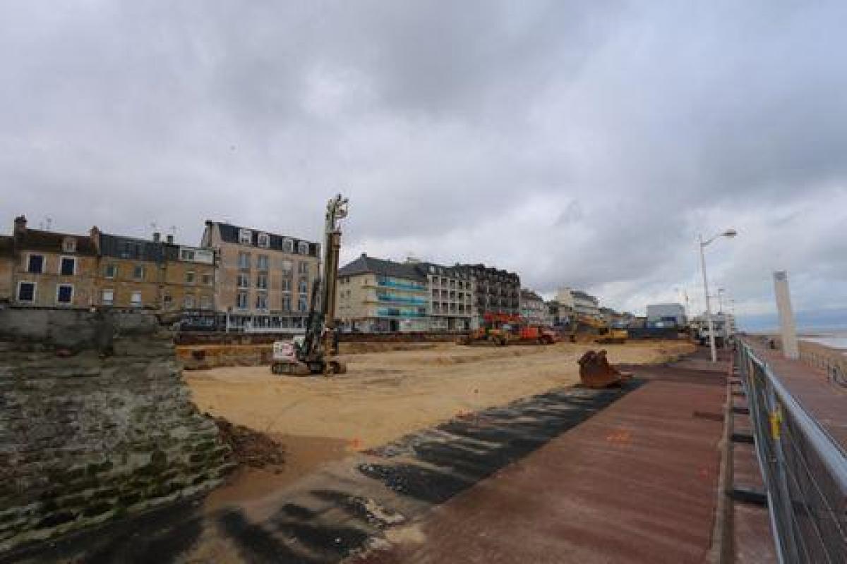 Bureau à Luc-sur-Mer, France 58m² No. 20136