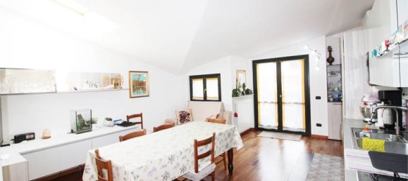 2 bedrooms Apartment in Treviglio, Italy No. 318966 9