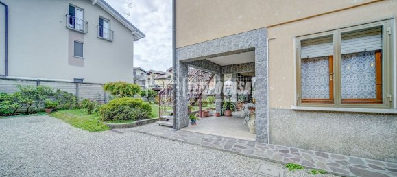 4 bedrooms Villa in Cassano Magnago, Italy No. 361285 33