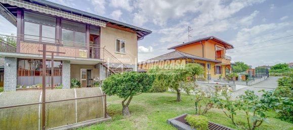 4 bedrooms Villa in Cassano Magnago, Italy No. 361285 35