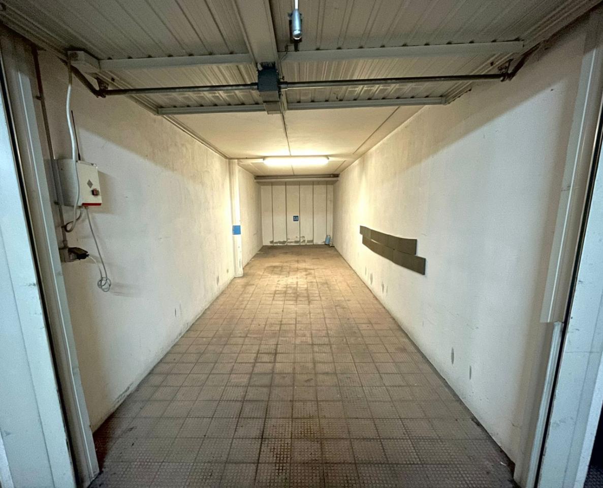 30m² Garage in Padua, Italy No. 238183