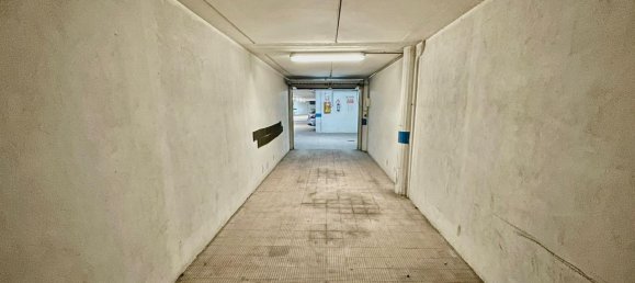 30m² Garage in Padua, Italy No. 238183 2
