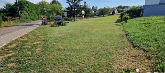 939m² Land in Marnay, France No. 80190 5