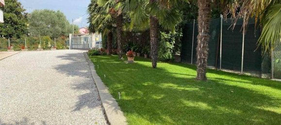 4 bedrooms House in Anguillara Veneta, Italy No. 325520 12