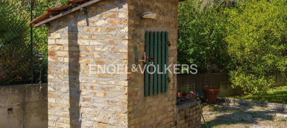 Villa de 4 dormitorios en Giulianova, Italy No. 345348 3