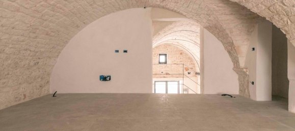 Квартира с 5 комнатами в Остуни, Италия № 120824 9