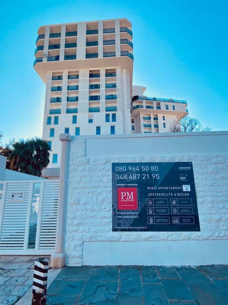 4 rooms Penthouse in Bari, Italy No. 192171